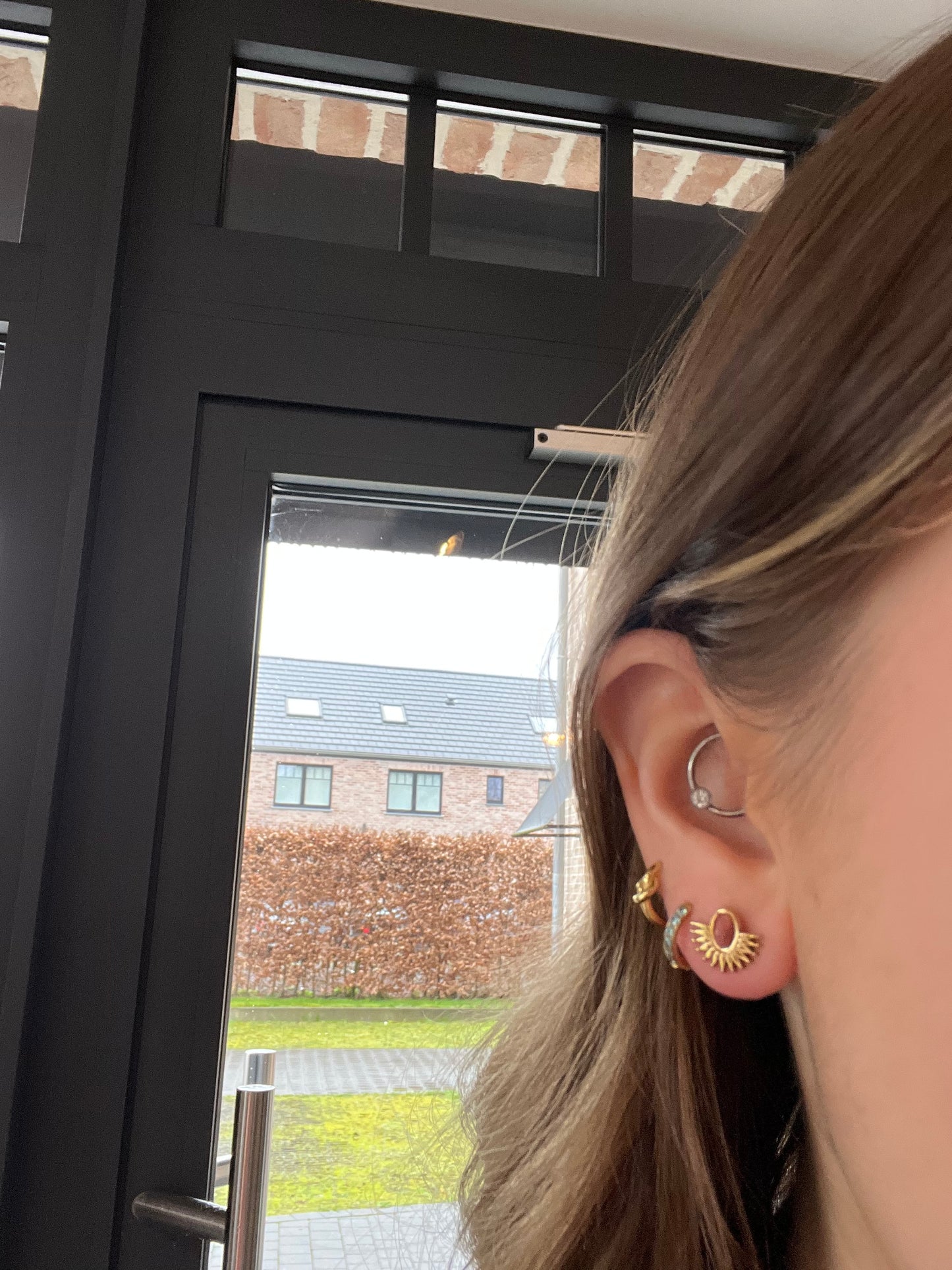 Boucle d’oreille ANGÈLE dorée - pierre demi soleil