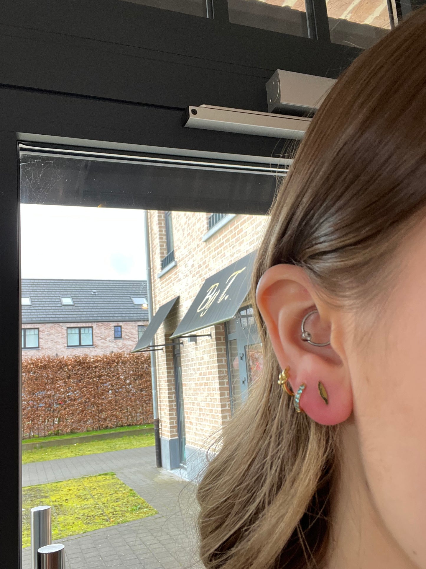 Boucle d’oreille NINON dorée - plume