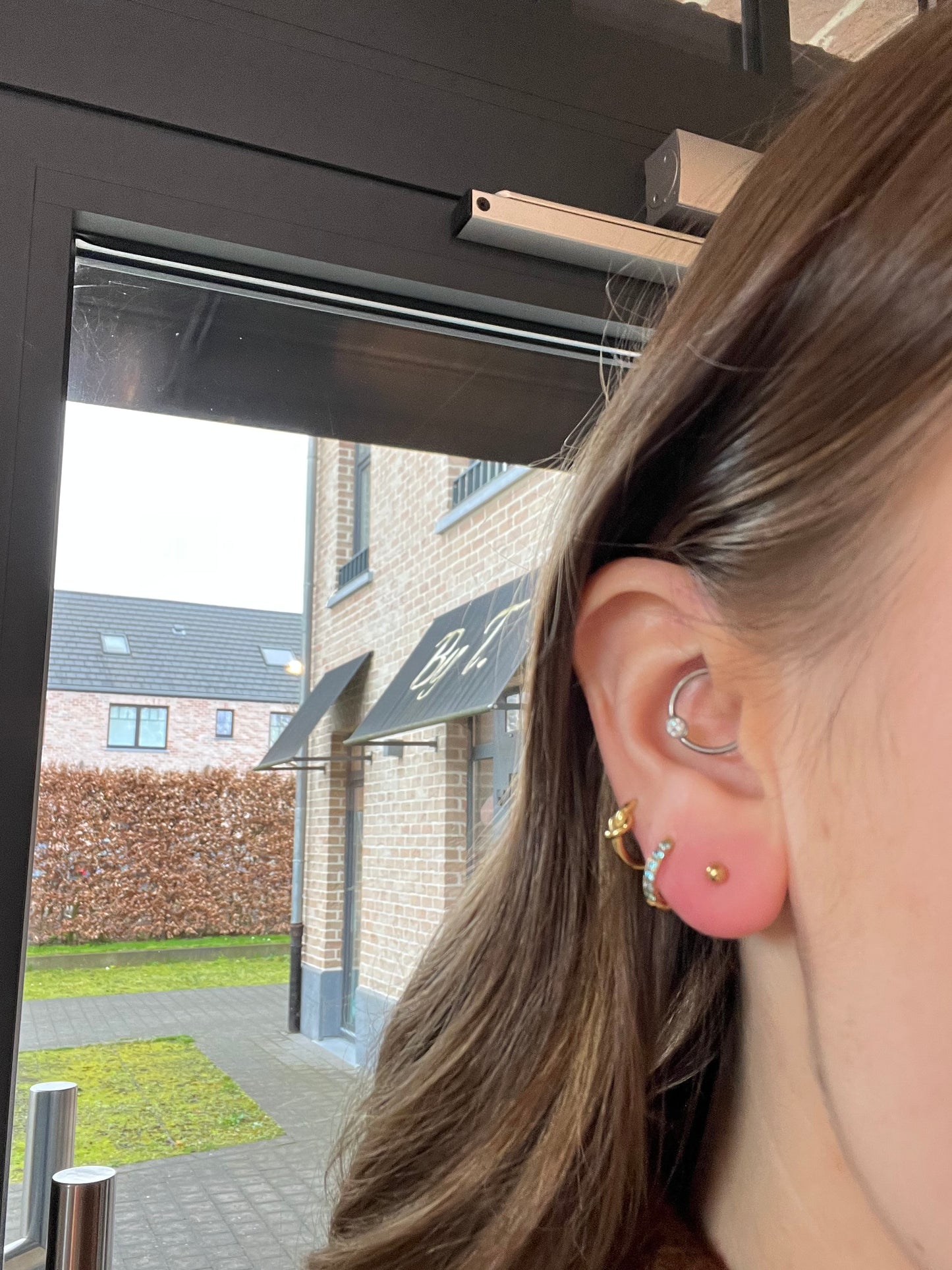 Boucle d’oreille CAMILA dorée - boule