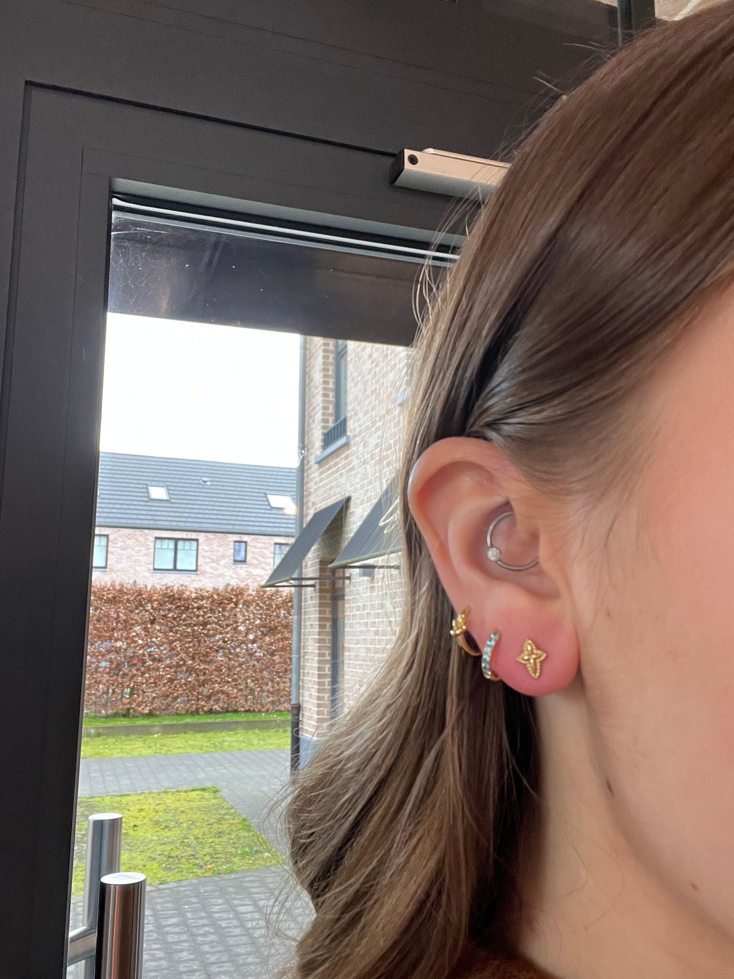 Boucle d’oreille LILA dorée - croix épaisse