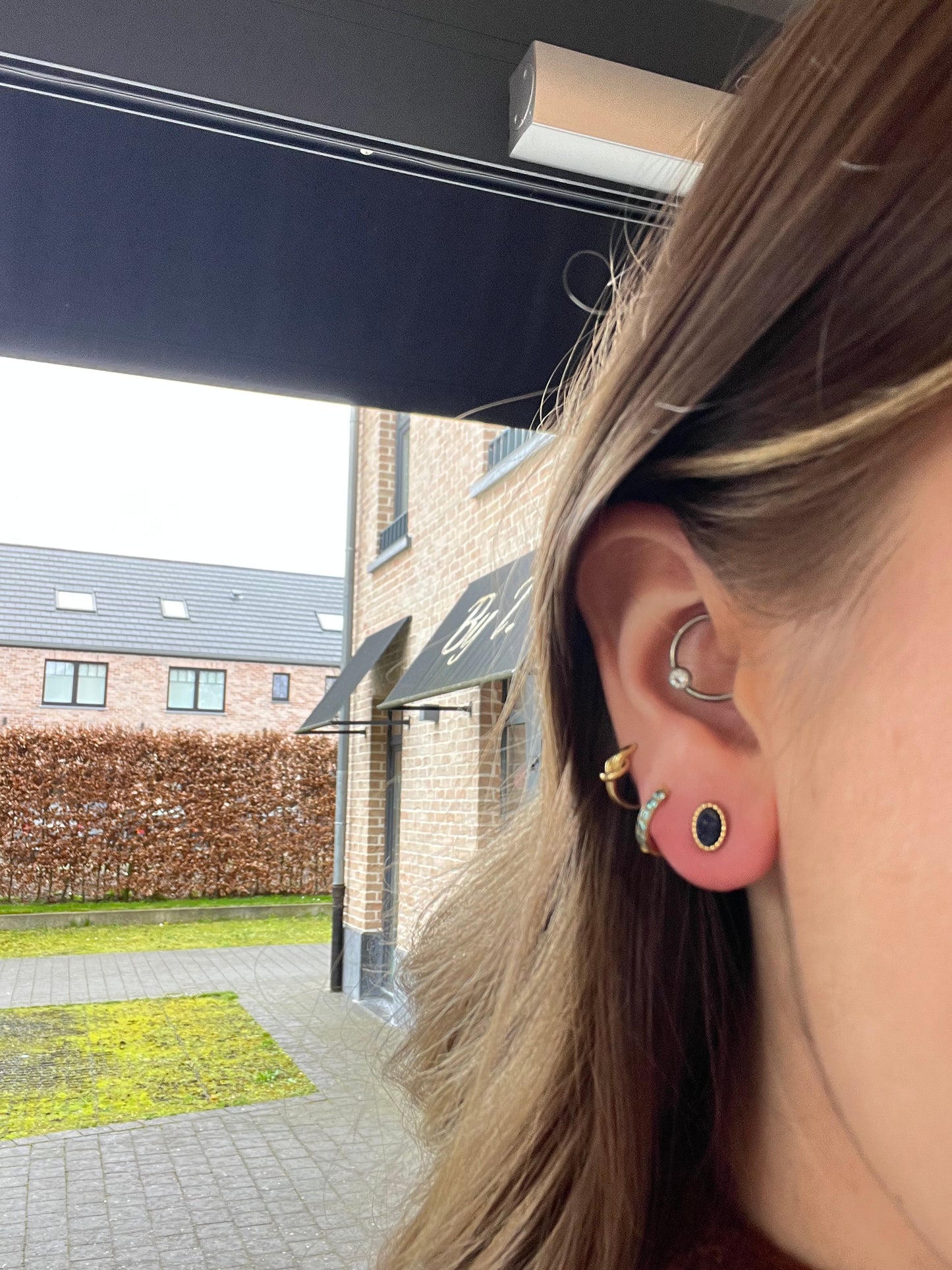 Boucle d’oreille LÉANE dorée - pierre ovale