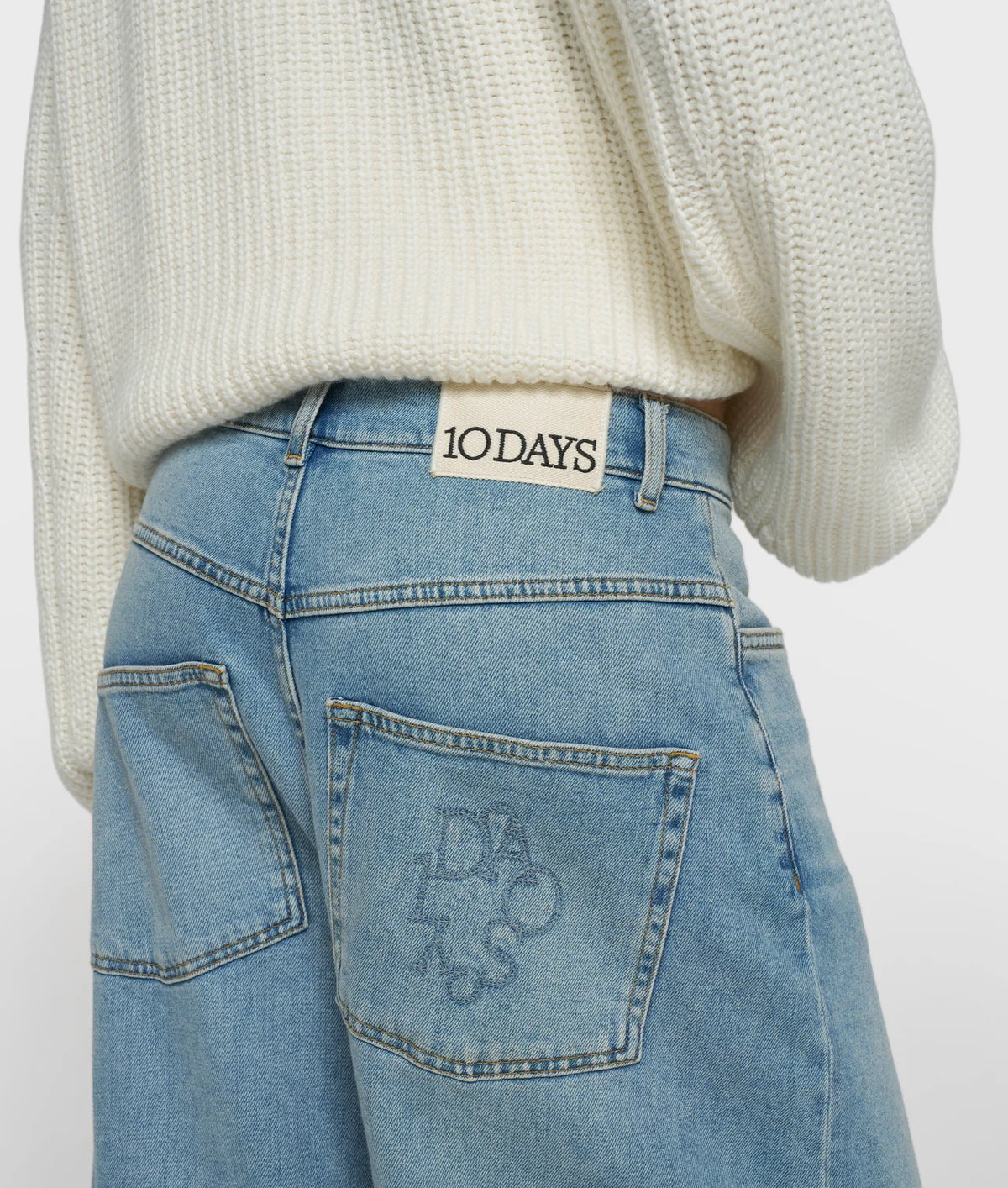 Wide tapered denim pants