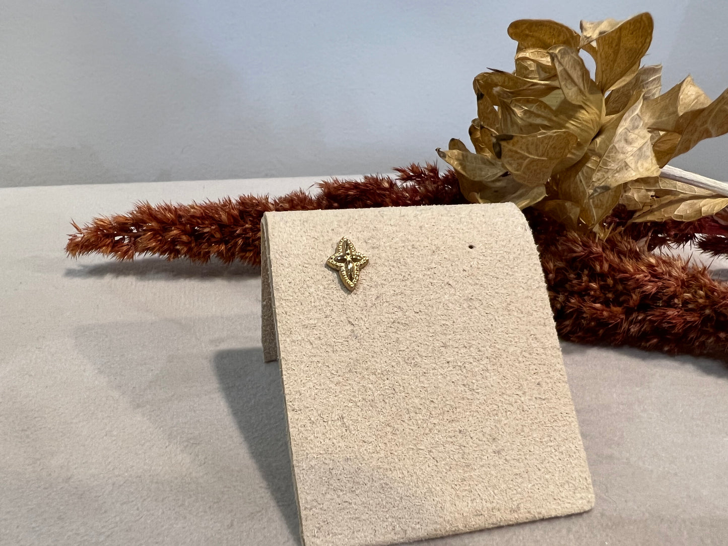 Boucle d’oreille LILA dorée - croix épaisse