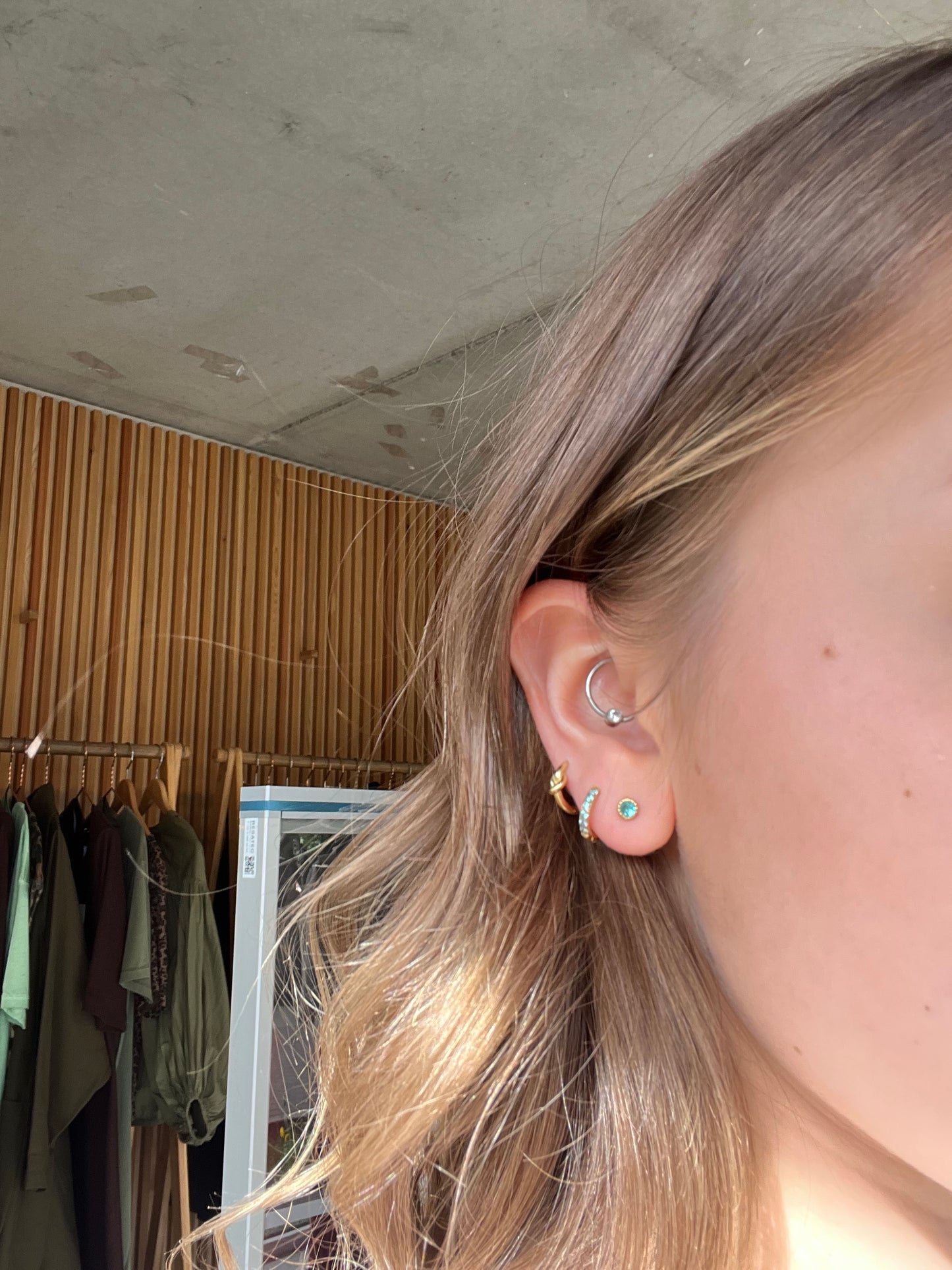 Boucle d’oreille JULIA dorée - strass