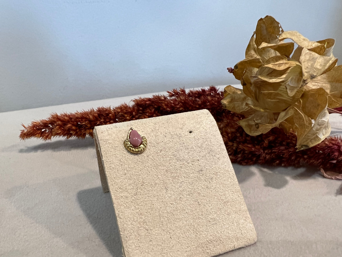 Boucle d’oreille DAPHNÉ dorée - goutte et pierre