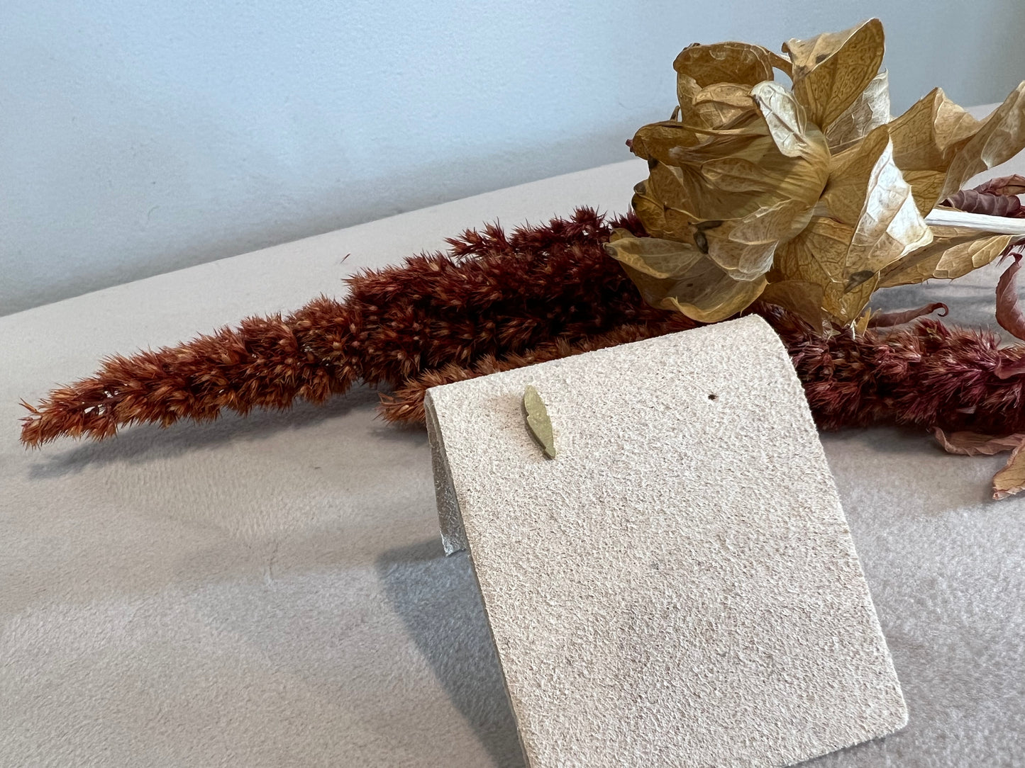 Boucle d’oreille NINON dorée - plume